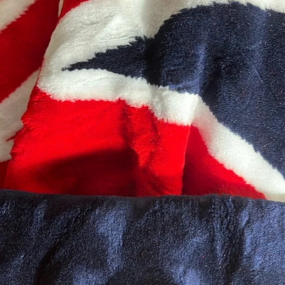 Denali 60x50 Patriots Microplush Throw - Picture 3 of 9